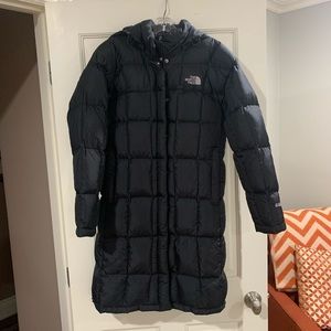 North face Long puffer in medium/ black